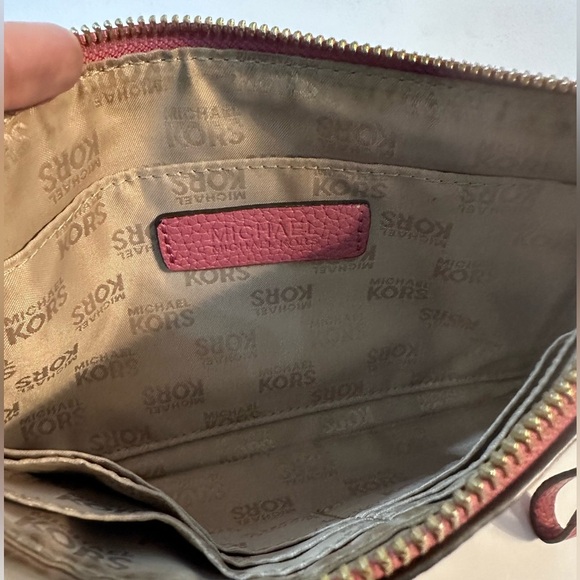💗💗Michael Kors MK Large Pebbled Pink Leather Clutch Wristlet - Picture 8 of 13
